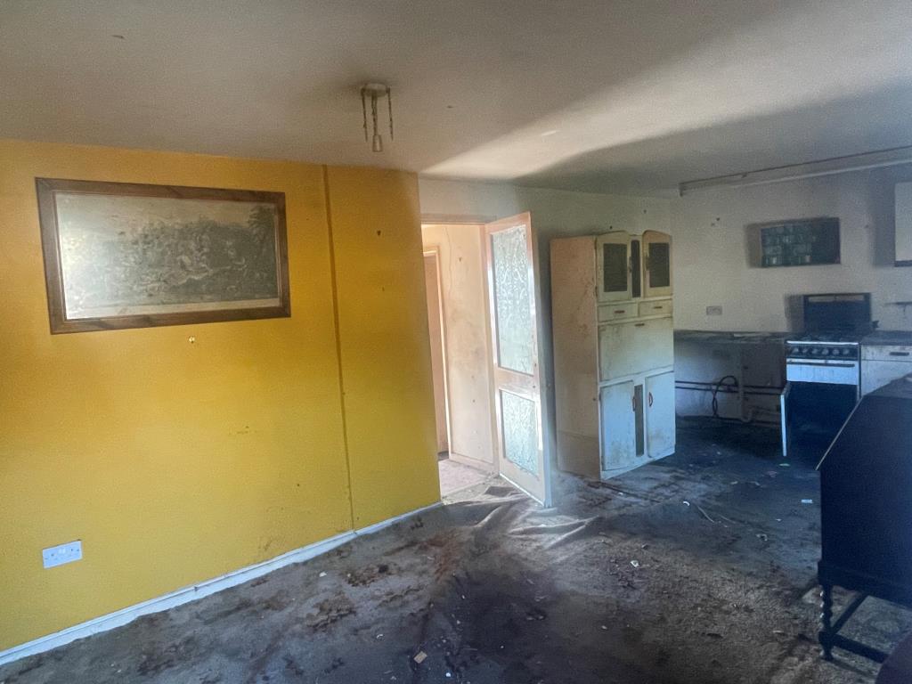 Lot: 63 - FREEHOLD MIXED USE PROPERTY -